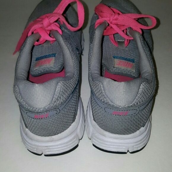 Grey Nike revolution 2 shoes size 7.5 - Picture 3 of 4